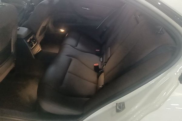 BMW 3 Series 2018, за 15293 USD - фото 20