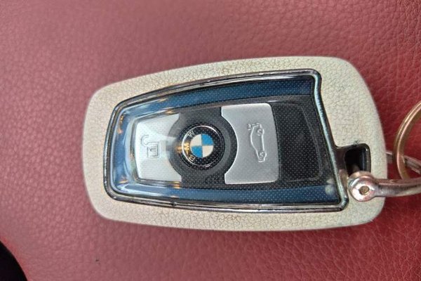 BMW 3 Series 2019, 79200 км, за 12542 USD - фото 20