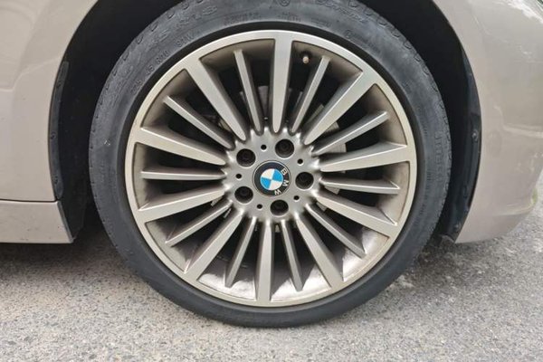 BMW 3 Series 2019, 76800 км, за 14241 USD