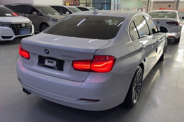 BMW 3 Series 2019, 65800 км, за 17029 USD