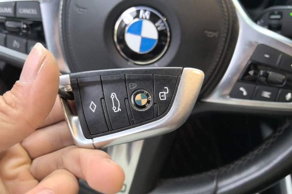 BMW 3 Series 2020, 72700 км, за 21939 USD - фото 17