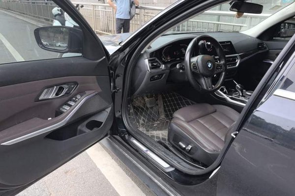 BMW 3 Series 2020, 72700 км, за 21939 USD - фото 19