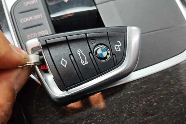 BMW 3 Series 2020, 83400 км, за 21991 USD - фото 23