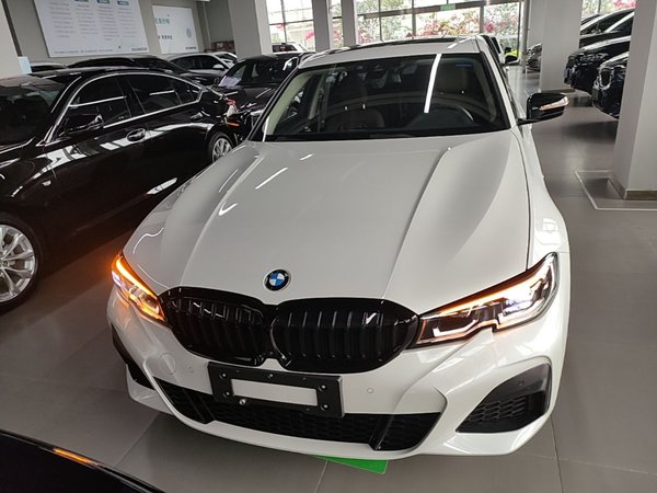BMW 3 Series 2020, 18600 км, за 25414 USD