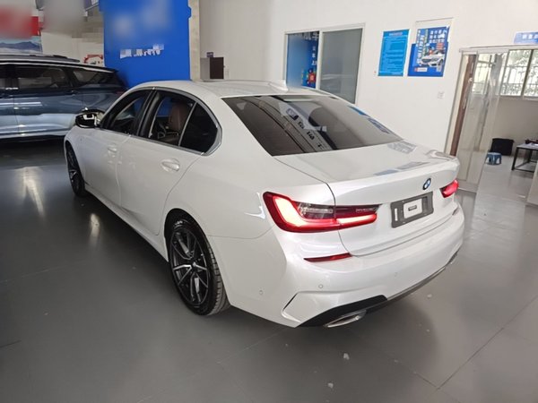 BMW 3 Series 2020, 96600 км, за 21669 USD