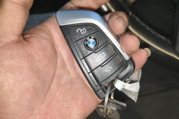 BMW 3 Series 2021, 94000 км, за 22335 USD - фото 20