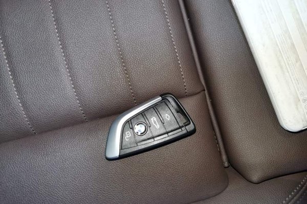 BMW 3 Series 2021, 29200 км, за 23238 USD - фото 20