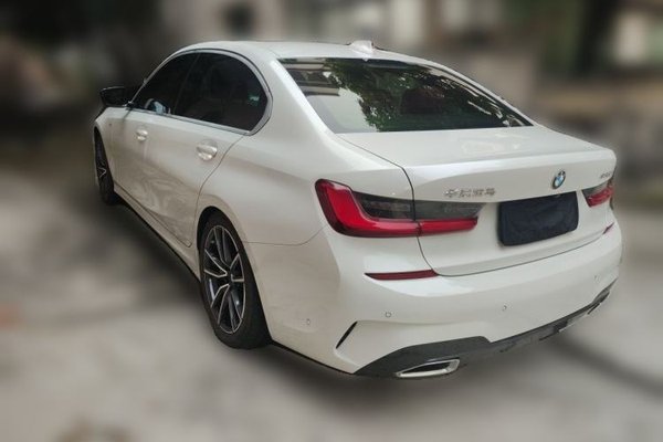BMW 3 Series 2021, 31300 км, за 25220 USD