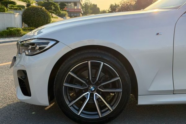 BMW 3 Series 2021, 65300 км, за 23567 USD