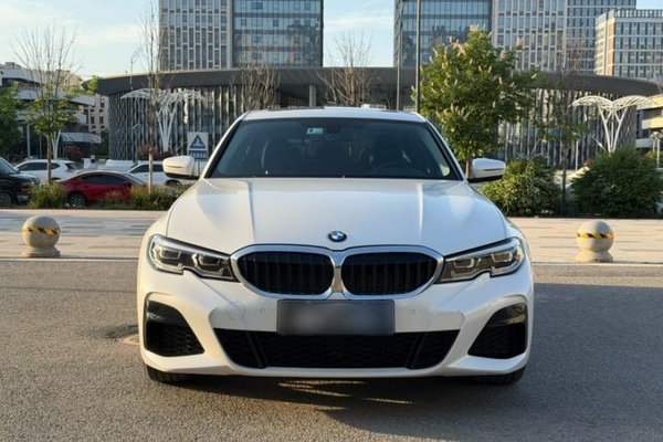 BMW 3 Series 2021, 65300 км, за 23567 USD