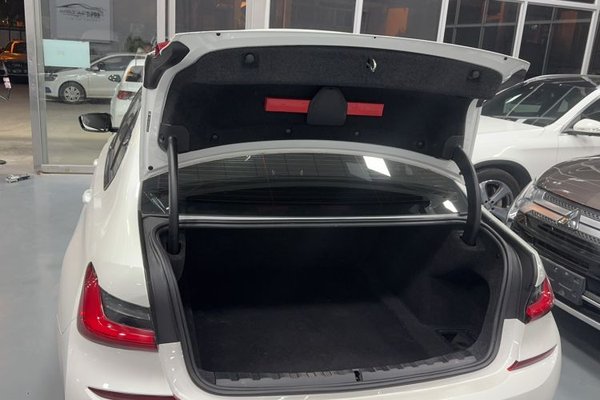 BMW 3 Series 2021, 72400 км, за 23799 USD - фото 9