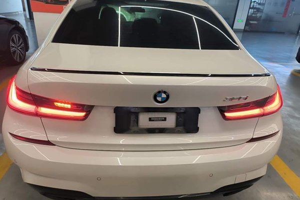 BMW 3 Series 2021, 80000 км, за 25076 USD