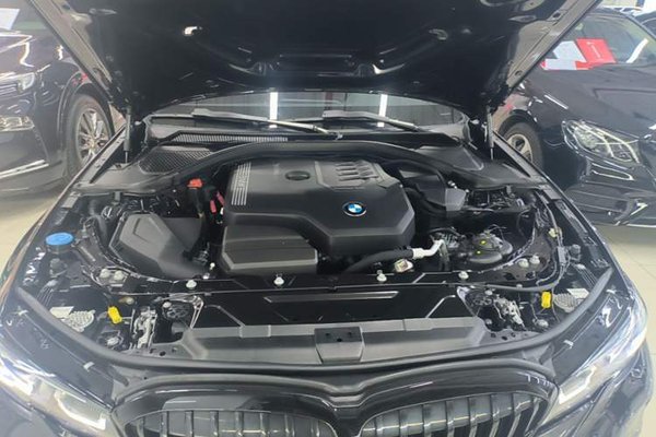 BMW 3 Series 2022, 40800 км, за 25716 USD