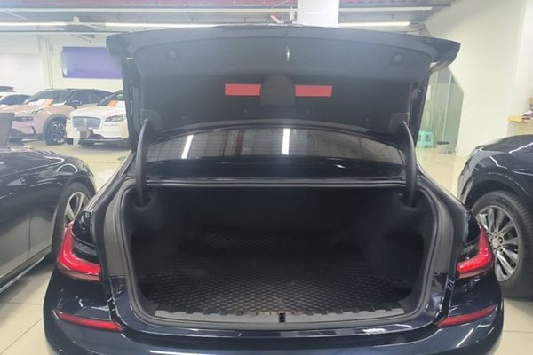 BMW 3 Series 2022, 40800 км, за 25716 USD