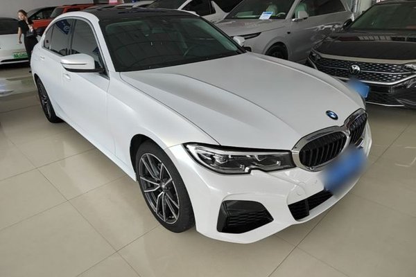 BMW 3 Series 2022, 49900 км, за 26802 USD