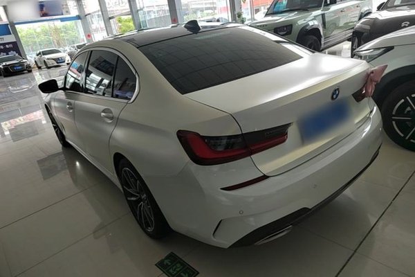 BMW 3 Series 2022, 49900 км, за 26802 USD