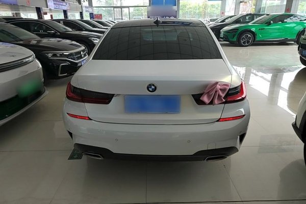 BMW 3 Series 2022, 49900 км, за 26802 USD