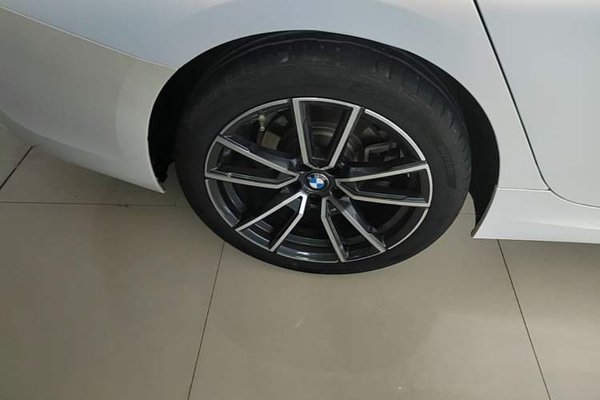 BMW 3 Series 2022, 49900 км, за 26802 USD - фото 11