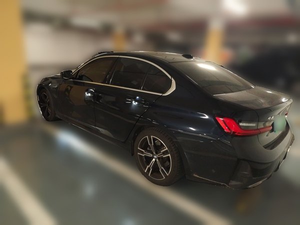 BMW 3 Series 2023, 36800 км, за 25519 USD