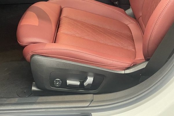 BMW 3 Series 2023, 26500 км, за 36925 USD - фото 17
