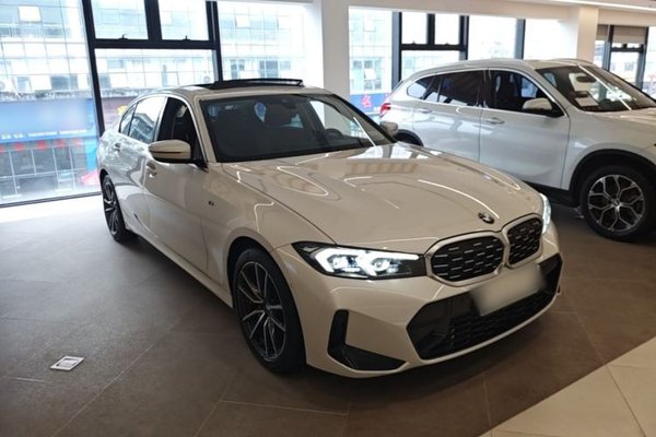 BMW 3 Series 2023, 32500 км, за 28549 USD