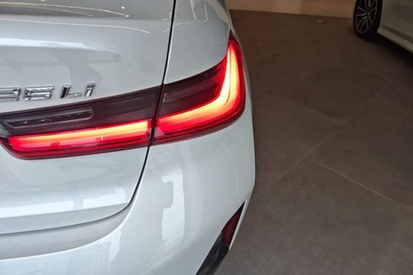 BMW 3 Series 2023, 32500 км, за 28549 USD - фото 9