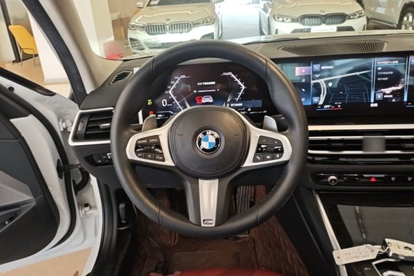 BMW 3 Series 2023, 32500 км, за 28549 USD - фото 13