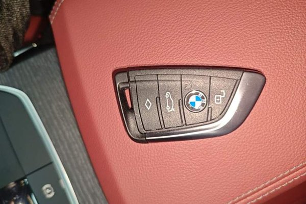 BMW 3 Series 2025, 15700 км, за 33553 USD - фото 12