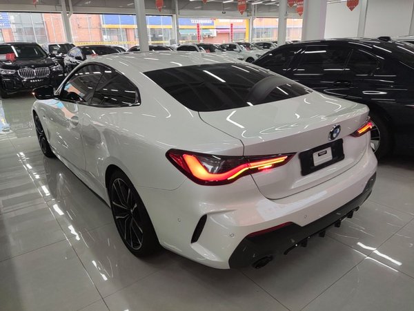 BMW 4 Series 2022, 26300 км, за 42501 USD