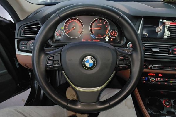 BMW 5 Series 2014, 78900 км, за 15763 USD - фото 18
