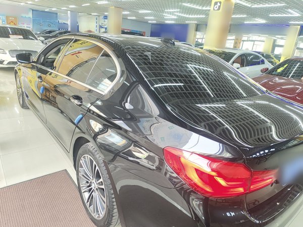 BMW 5 Series 2018, 143400 км, за 23715 USD