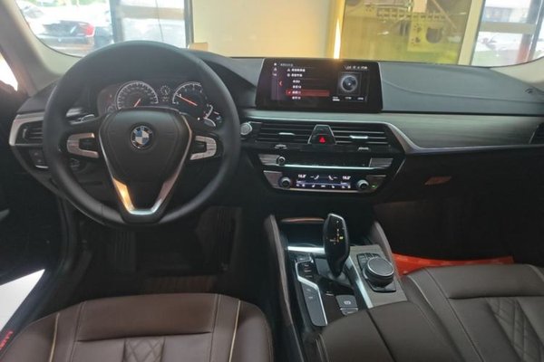 BMW 5 Series 2018, 47699 км, за 24672 USD - фото 12