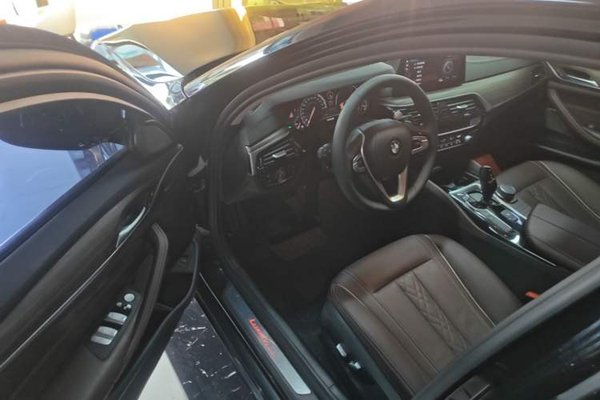 BMW 5 Series 2018, 47699 км, за 24672 USD - фото 18