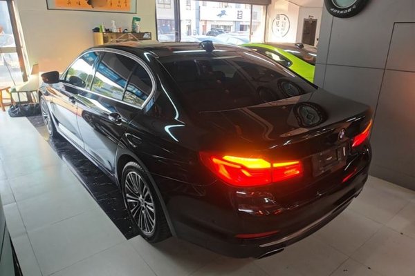 BMW 5 Series 2018, 47699 км, за 24672 USD