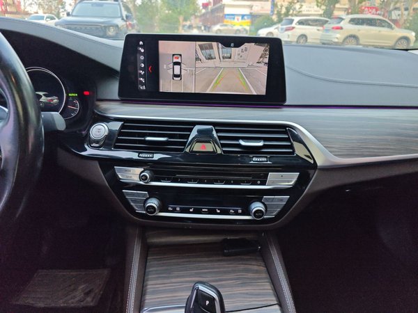 BMW 5 Series 2018, 156300 км, за 22469 USD