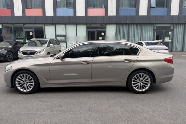 BMW 5 Series 2018, 145500 км, за 19138 USD