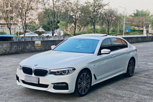 BMW 5 Series · 2018 год
