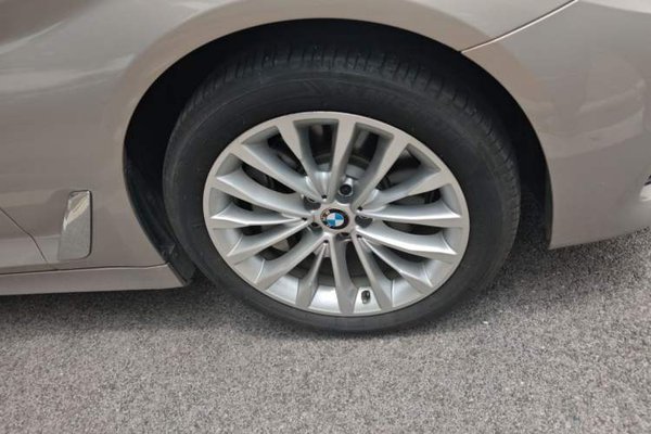 BMW 5 Series 2018, 100600 км, за 21762 USD