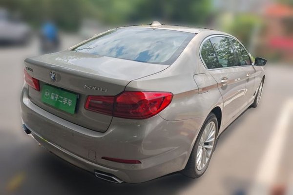 BMW 5 Series 2018, 100600 км, за 21762 USD