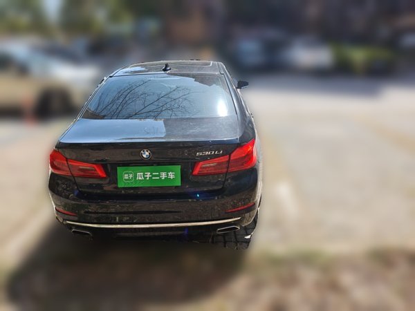BMW 5 Series 2019, 63000 км, за 30975 USD