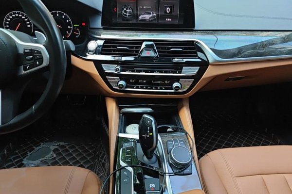 BMW 5 Series 2019, 71400 км, за 24567 USD - фото 12