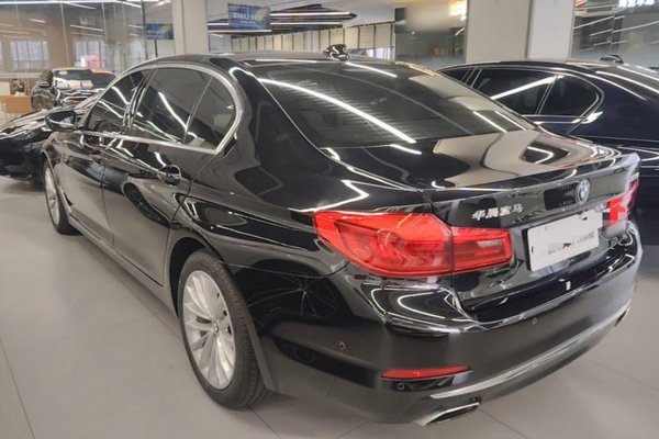 BMW 5 Series 2020, 49500 км, за 29881 USD