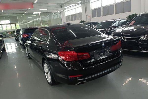 BMW 5 Series 2020, 52000 км, за 26385 USD