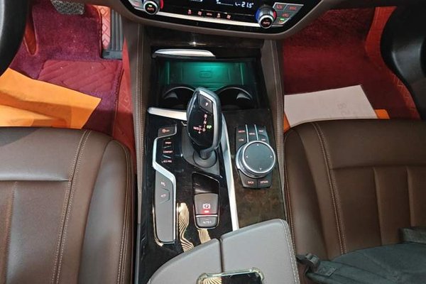 BMW 5 Series 2020, за 26782 USD - фото 17