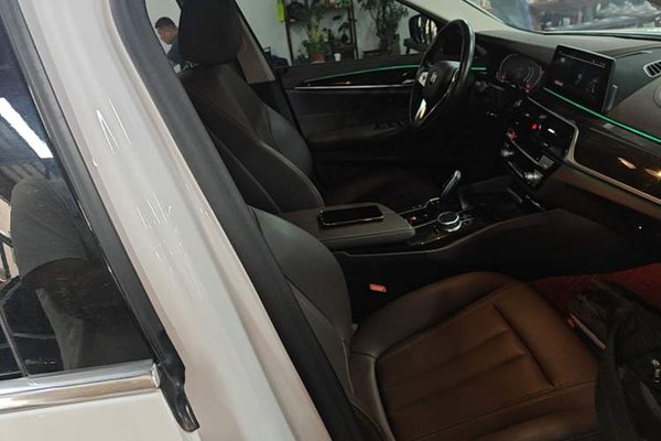 BMW 5 Series 2020, за 26782 USD - фото 23