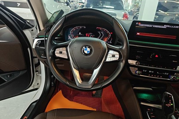BMW 5 Series 2020, за 26782 USD - фото 14