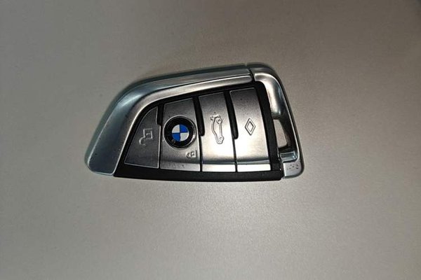 BMW 5 Series 2020, за 26782 USD - фото 12
