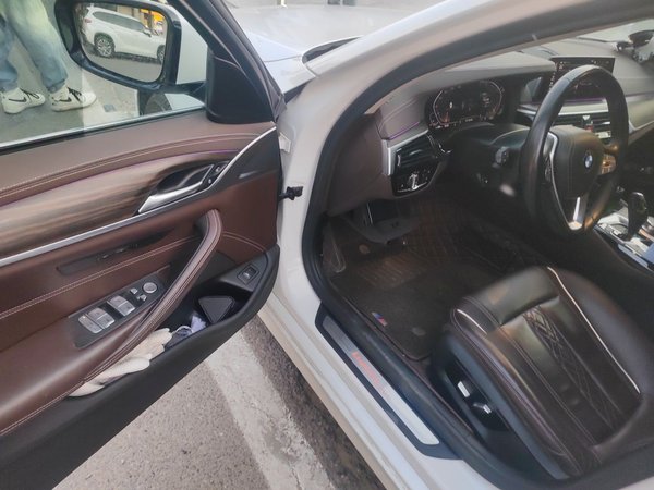 BMW 5 Series 2020, 75000 км, за 28257 USD - фото 17