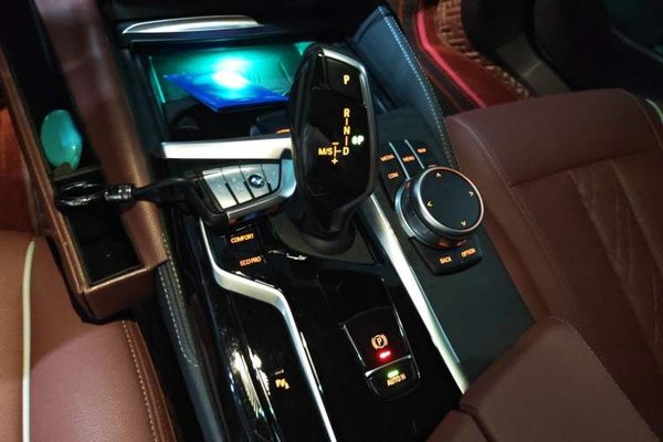 BMW 5 Series 2021, 47900 км, за 32680 USD - фото 9
