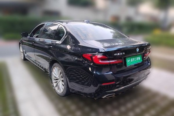 BMW 5 Series 2021, 58000 км, за 32618 USD